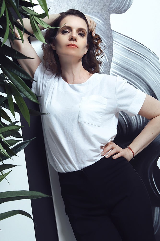 Светлана Лихачёва, портрет в интерьере
